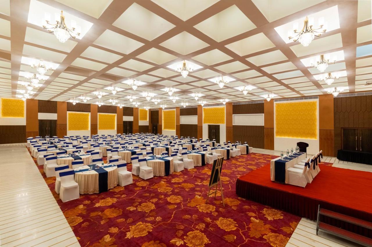 Ramee Royal Resort Udaipur Bagian luar foto