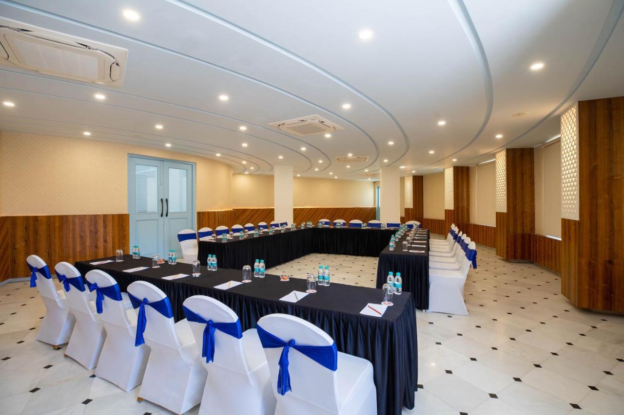 Ramee Royal Resort Udaipur Bagian luar foto