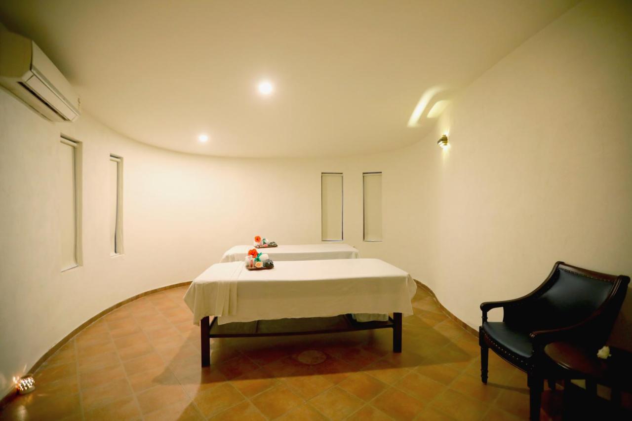 Ramee Royal Resort Udaipur Bagian luar foto