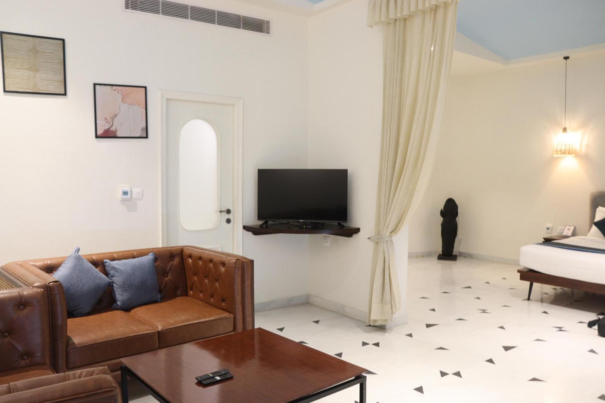 Ramee Royal Resort Udaipur Bagian luar foto