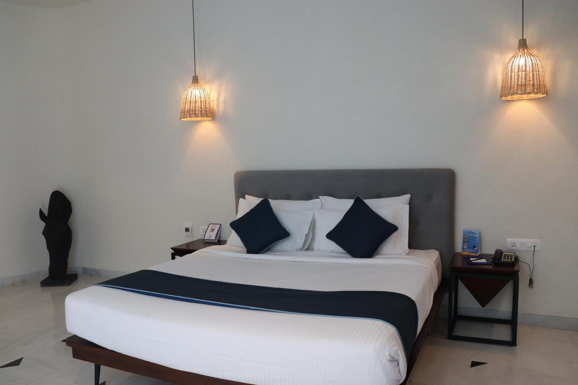 Ramee Royal Resort Udaipur Bagian luar foto