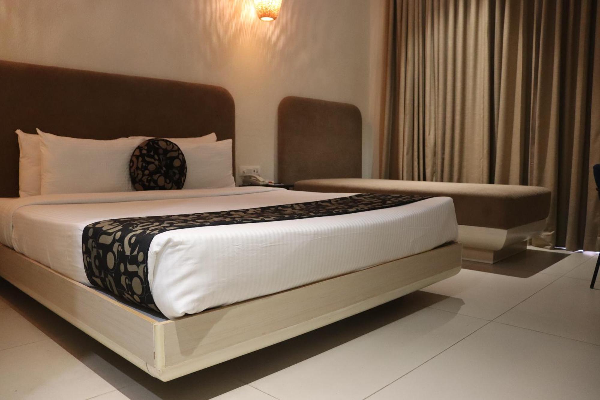 Ramee Royal Resort Udaipur Bagian luar foto