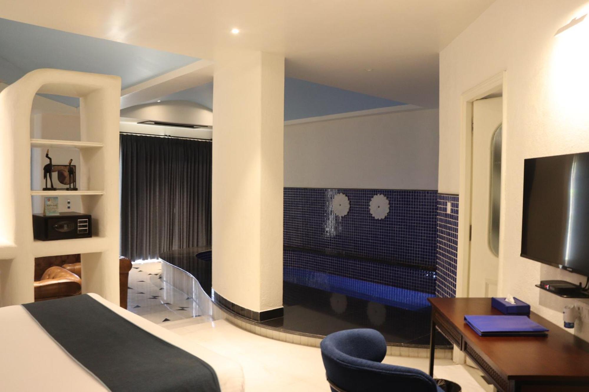 Ramee Royal Resort Udaipur Bagian luar foto